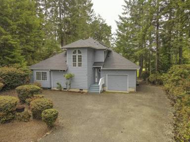 Main picture of 850 E Country Club Dr E