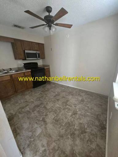 Main picture of 1679 Ballard Dr