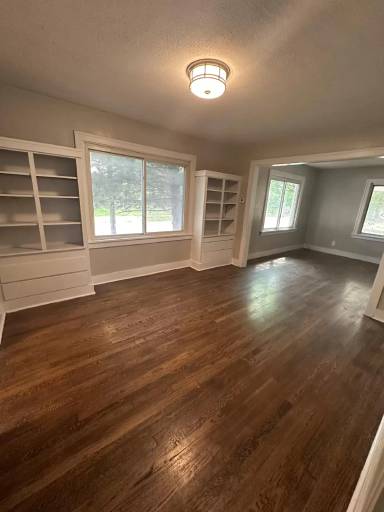 Main picture of 3209 W 115th St