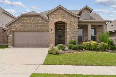 Main picture of 2417 Rooster Ln
