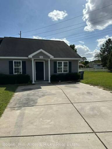 Main picture of 1540 Surrey Ct