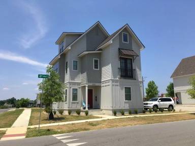 Main picture of 1540 4th Ave E