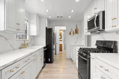 Main picture of 10215 Valjean Ave