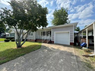 Main picture of 1024 6th Ave