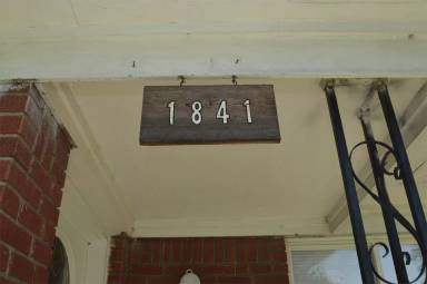 Main picture of 1841 S Keystone Ave