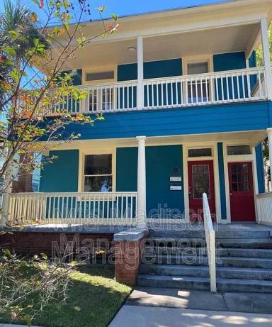 Main picture of 1203 1/2 E Henry St