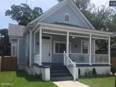 Main picture of 1012 Dr Martin L King Jr Dr