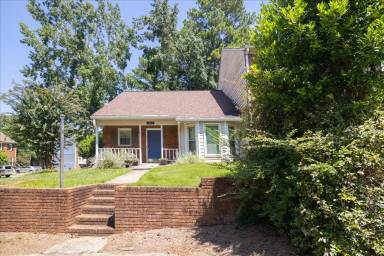 Main picture of 1323 Poplar Pointe SE