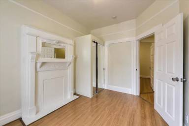 Main picture of 33 McCoppin St