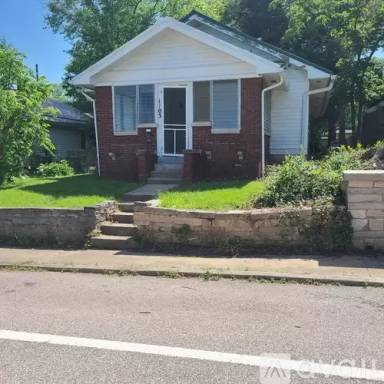 Main picture of 1209 S Lincoln St