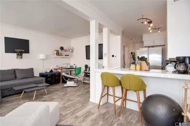 Main picture of 1605 Seal Way