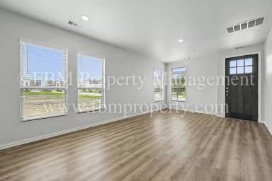 Main picture of 2085 Luna Dr