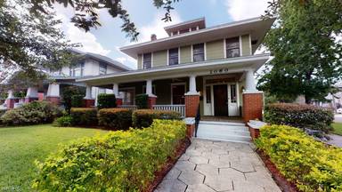 Main picture of 2060 College St