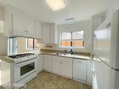 Main picture of 526 E Washington Ave