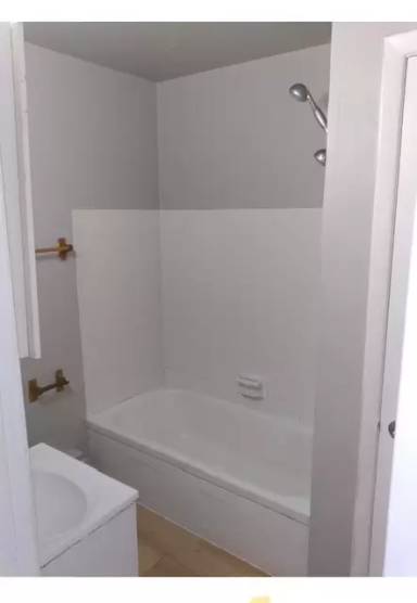 Main picture of 7919 Lake Ave