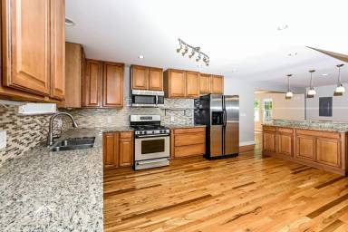 Main picture of 501 Park Cir