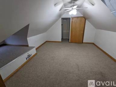 Main picture of 615 W 46th St