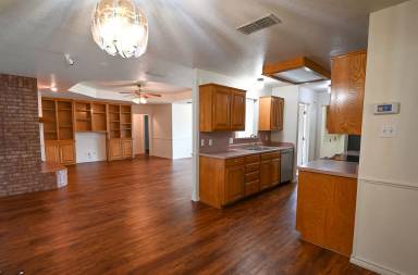 Main picture of 2951 N Trinity St
