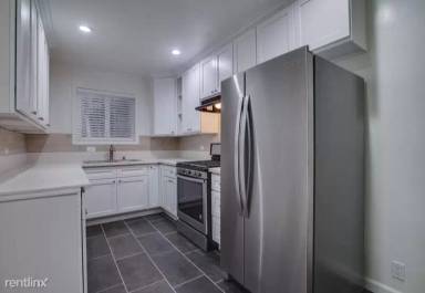Main picture of 1311 N Orange Dr