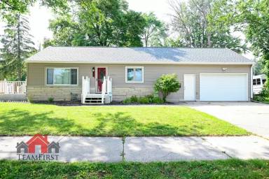 Main picture of 1744 10th Ave