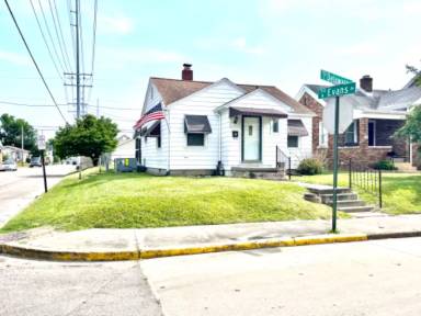 Main picture of 761 E Delaware St
