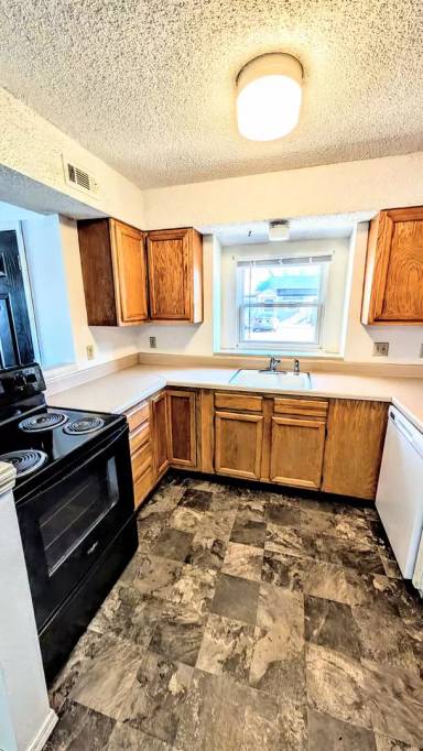 Main picture of 1704 E 24th Ave