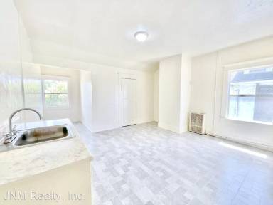 Main picture of 415 S Alvarado St