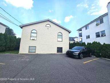 Main picture of 118 1/2 Frank St