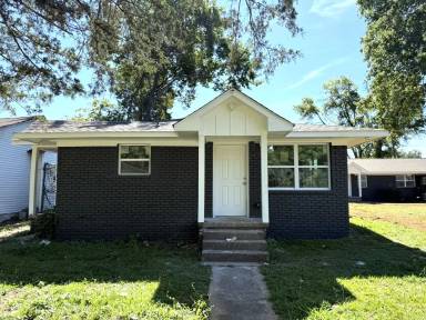 Main picture of 1689 Lee Ave SW
