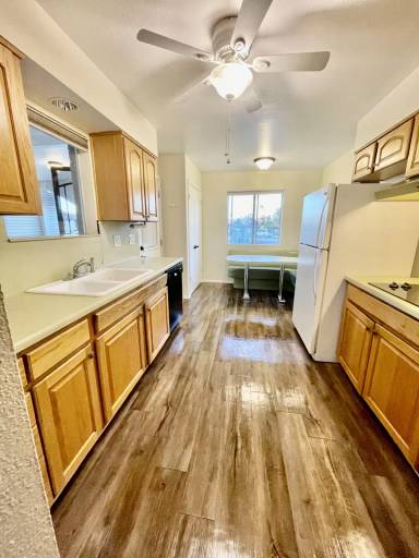 Main picture of 1661 N Circle Dr
