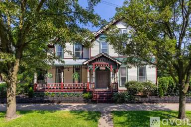 Main picture of 2900 Clinton Ave
