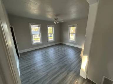 Main picture of 406 W 5th St