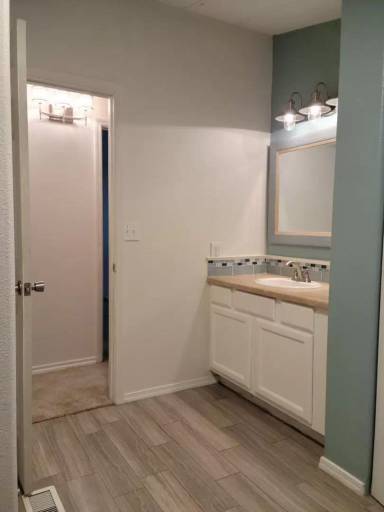 Main picture of 910 NW Donahoo St