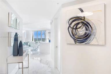 Main picture of Parque Towers Condo