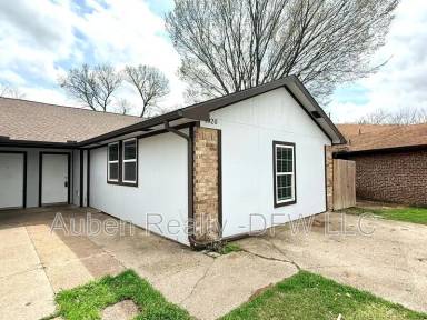 Main picture of 1008 Vera Ct