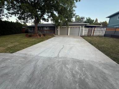 Main picture of 1670 NW Maple Ave