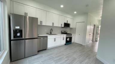 Main picture of 2577 Fairmount Ave