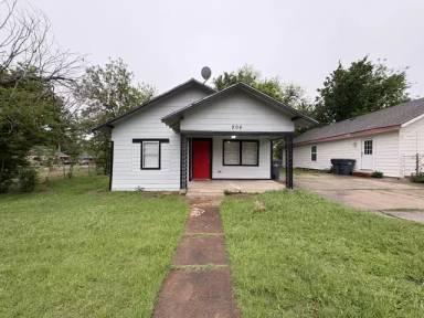 Main picture of 904 SW G Ave