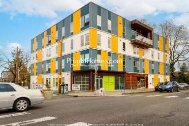 Main picture of 3011 NE Killingsworth St