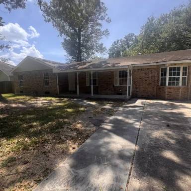 Main picture of 3301 Cosmos St