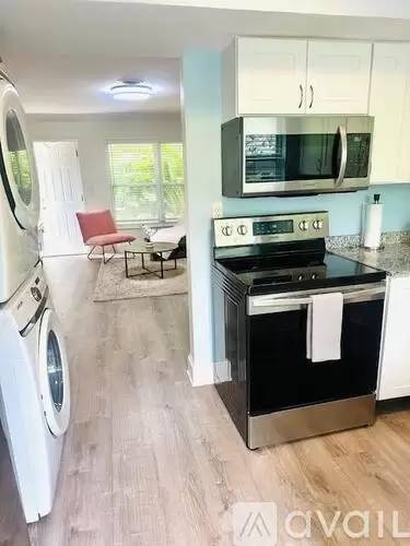 Main picture of 15 NE 16th Ct