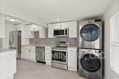 Main picture of 4605 Harrison St