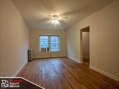 Main picture of 3910-28 N Pine Grove Ave