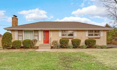 Main picture of 100 E Devon Ave