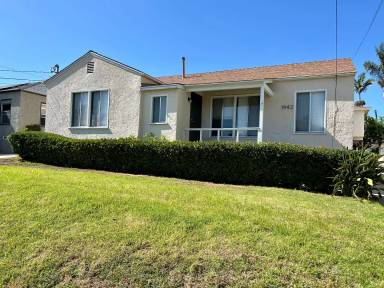 Main picture of 1942 1/2 Diamond St
