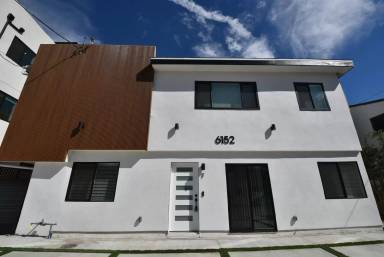 Main picture of 6152 Woodman Ave