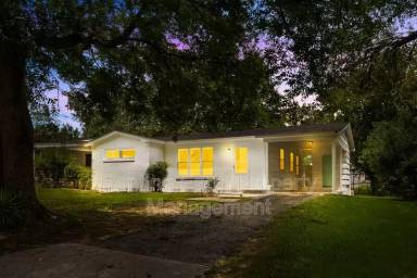 Main picture of 5825 Court O