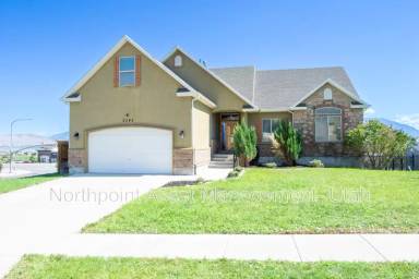 Main picture of 2342 S Maverick Rd