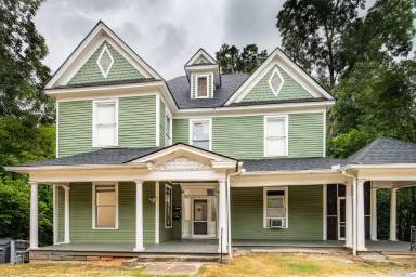 Main picture of 321 N Columbia St