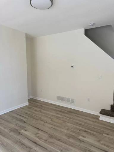 Main picture of 941 Lamont St